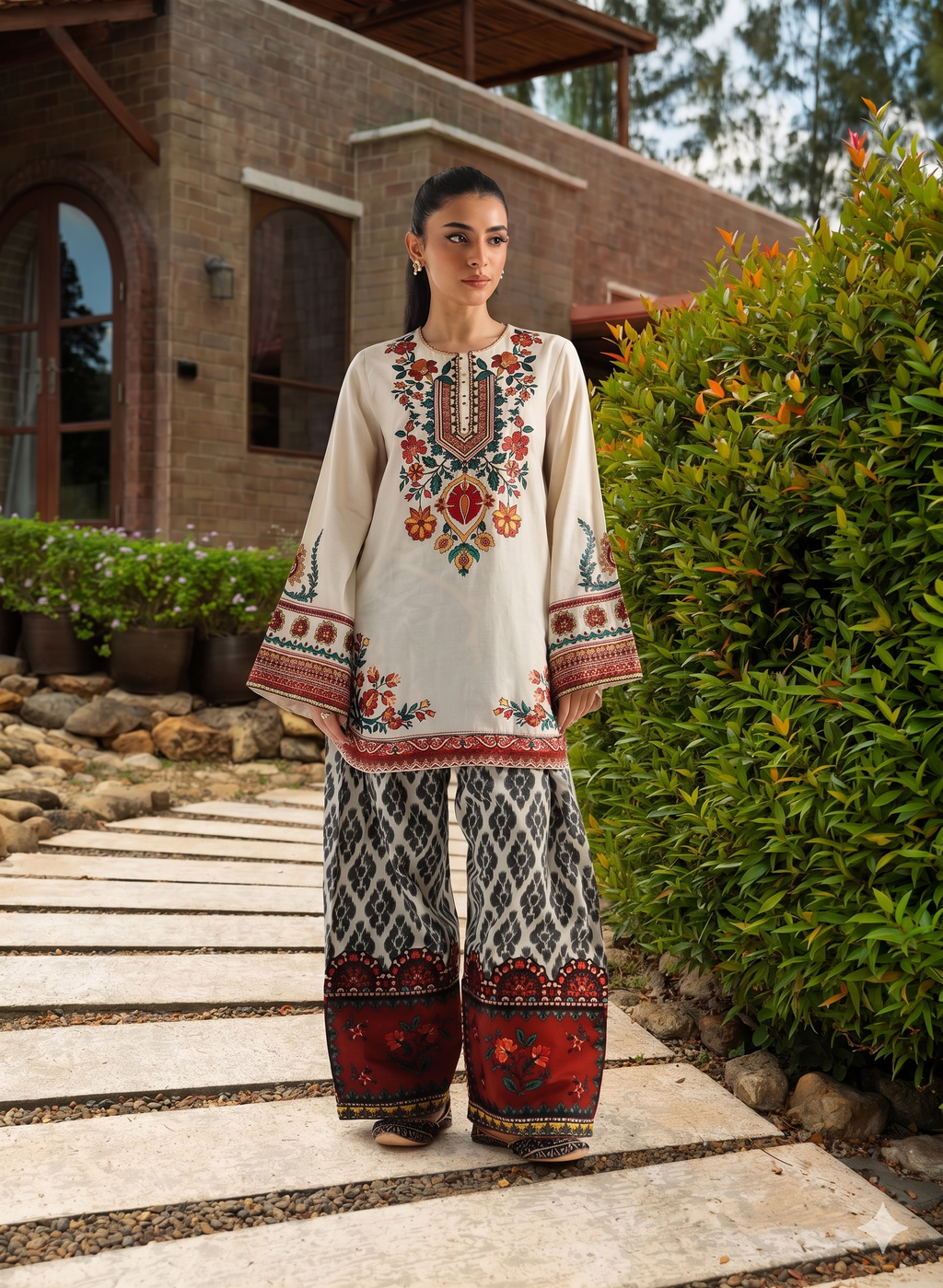 Aabroo Pret – 2-Piece Poly Lawn Stitched (S)